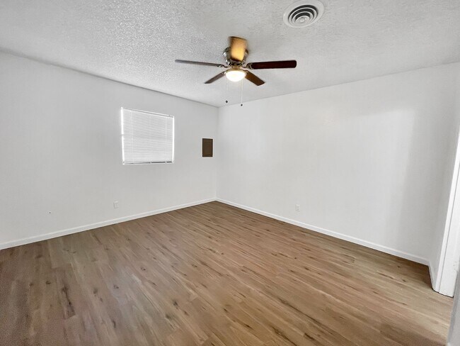 Photo - 4125-4131 North Grimes Street Unit 4127