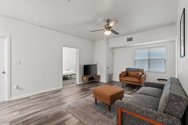 Photo - 911 W 22nd St Unidad 401