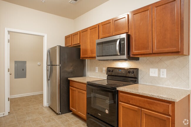 2BR, 2BA - 1,100SF - Kitchen - The Cliffs at Waterford