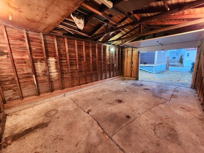 Photo - 254 Britain St Unit Garage