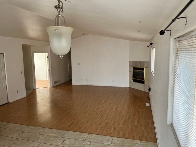 Building Photo - 517 Broadview Dr