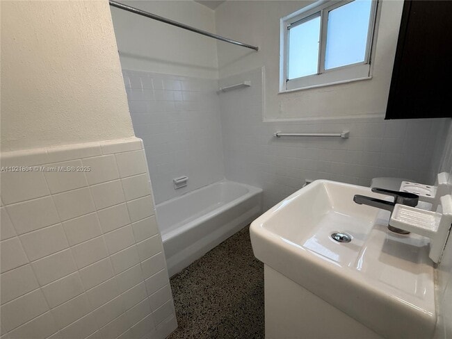 Photo - 322 NE 6th St Unit 3