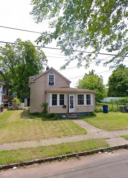 18 Maple St