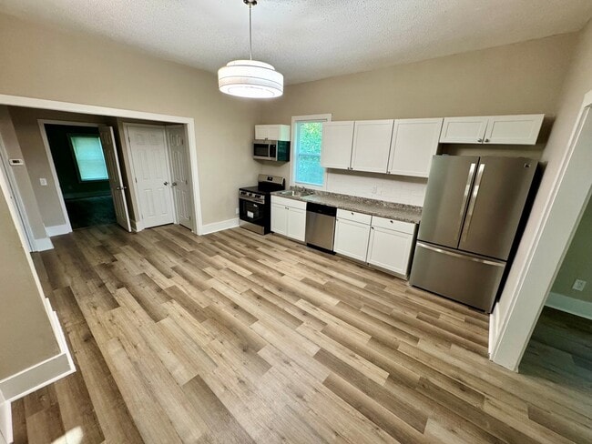 Kitchen - Stove/Range, Microwave, Refrigerator, and Dishwasher Included - 2562 School Ave