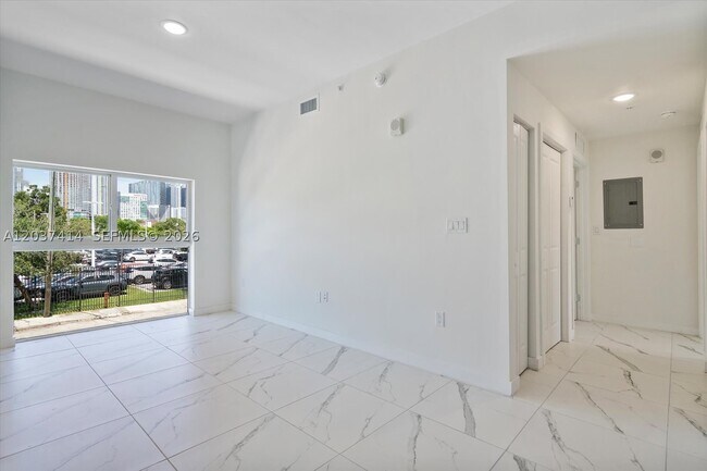 Photo - 420 SW 7th St Unit 304