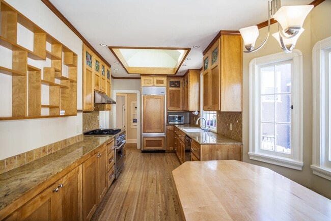 Photo - 1809 Versailles Ave