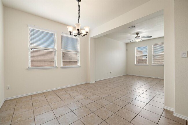 713 Carillion Dr