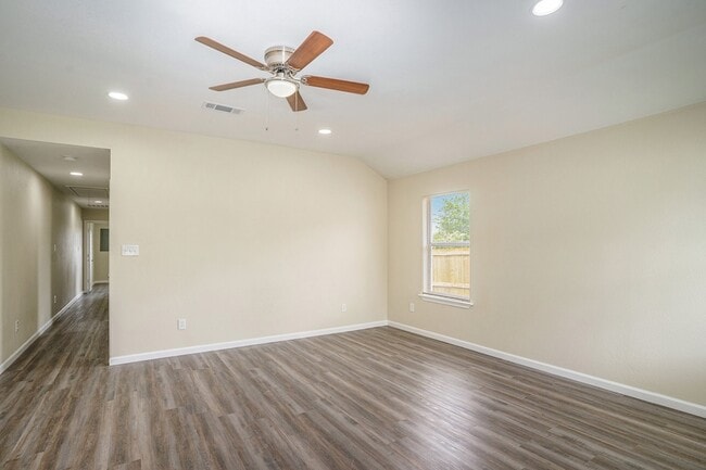 Photo - 2200 Brookes St