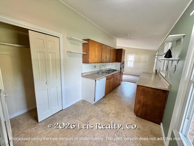 Photo - 106 W Harmon Dr