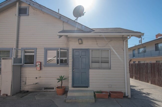 Building Photo - 314 W Mission St