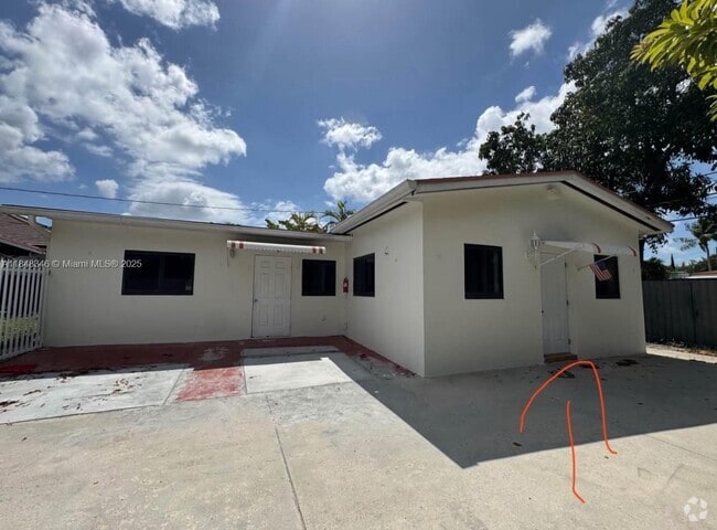 Building Photo - 252 E 36th St Unit B Rental