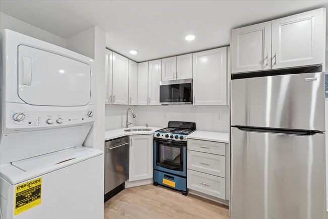 Photo - 812 W Roosevelt Blvd