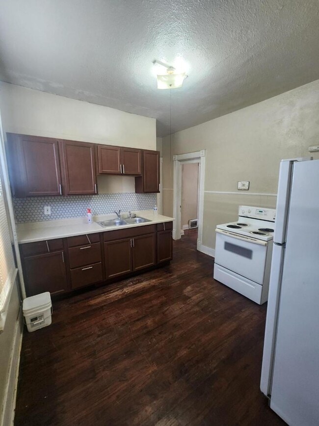 Building Photo - 2022 Castelar St Rental