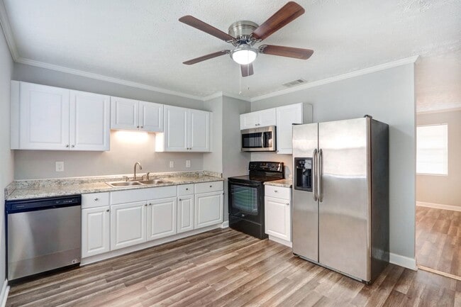 Photo - Large 3BR/1BA Downtown House For Rent Walk...