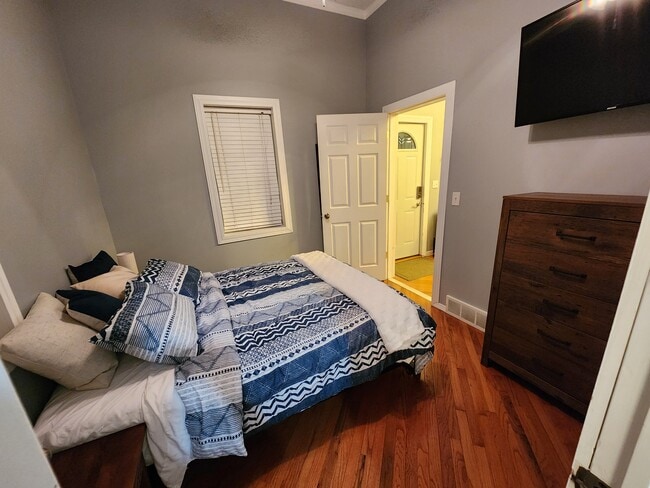 Photo - 307 W Scott St