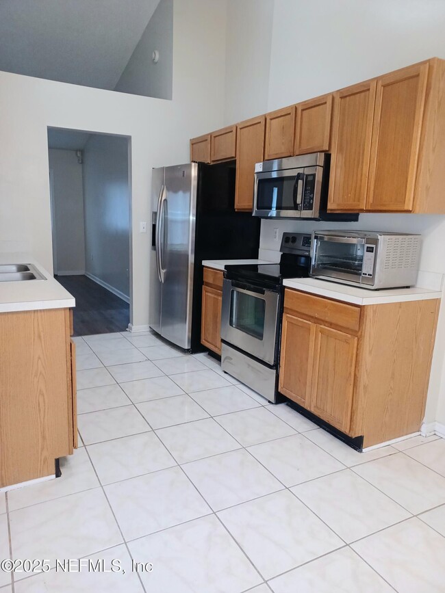 Photo - 608 Abbey Ct