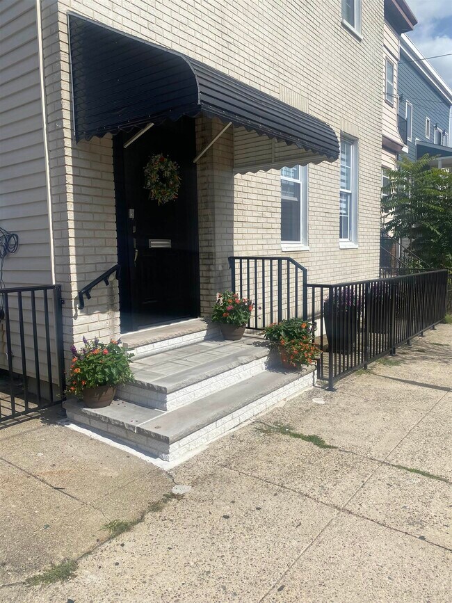 Photo - 70 POPLAR St Unidad 3