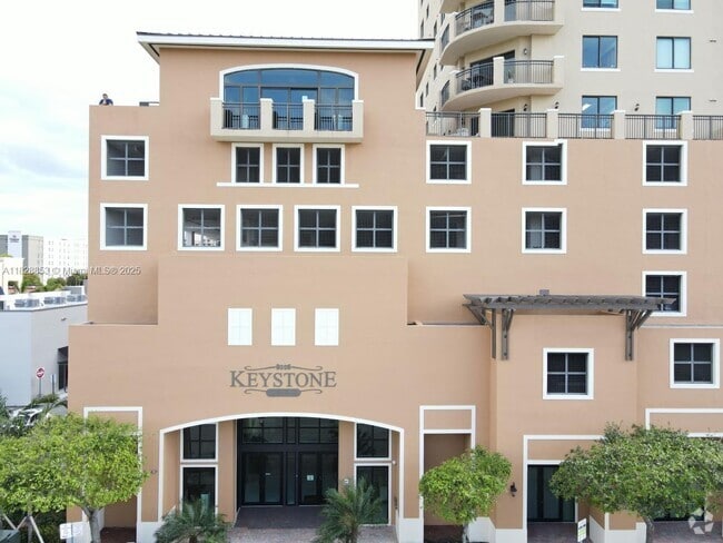 Building Photo - 4242 NW 2nd St Unit 712 Rental
