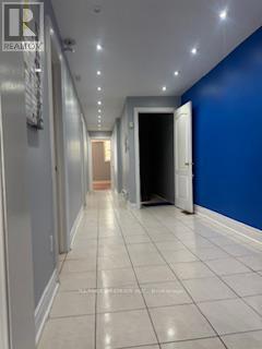 Photo - 938 Bloor St W