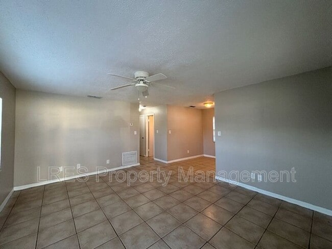 Photo - 2437 Chase Ave