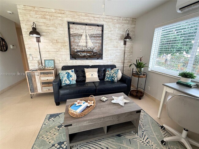 Photo - 1705 N Riverside Dr Unit 1