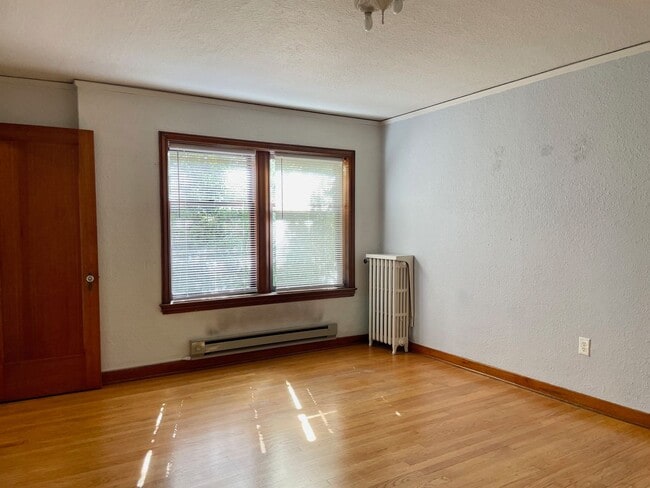 Photo - Spacious 2 Bed 1 Bath Condo in University of Washington District.