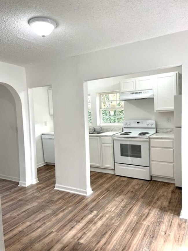 Photo - 1 Bed / 1 Bath downtown