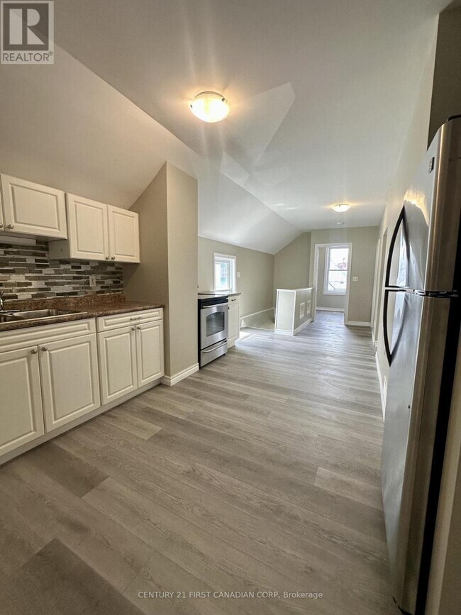 Photo - 35 Inkerman St Unit Upper