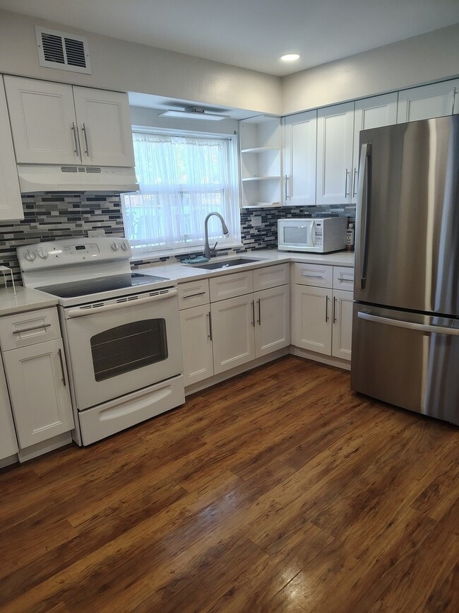 Photo - 4109 W 63rd St
