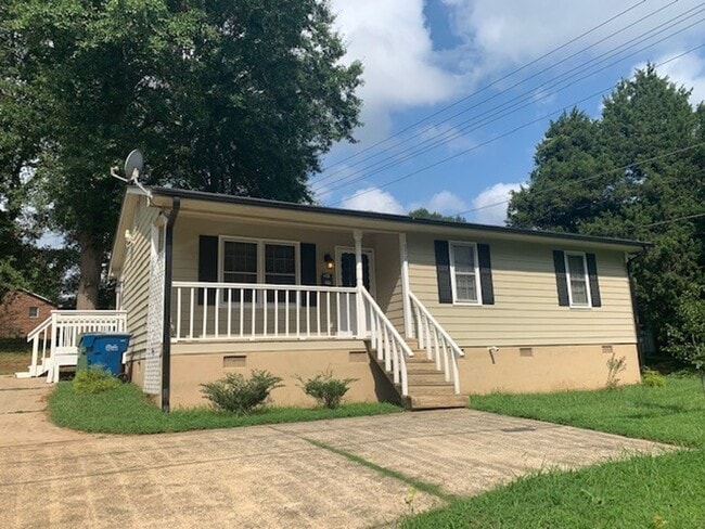 Photo - Darling Three Bedroom Home in Mount Holly NC!!