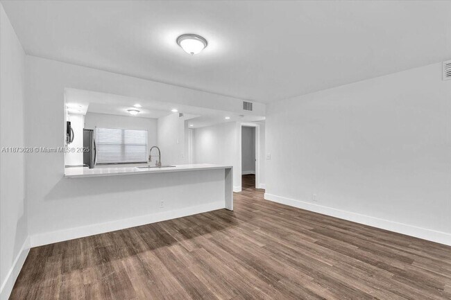 Photo - 1201 SW 128th Terrace Unidad 204E