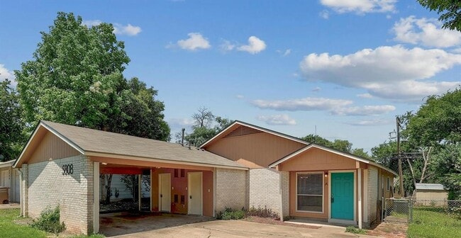 Building Photo - 5808 Emerald Forest Dr Rental