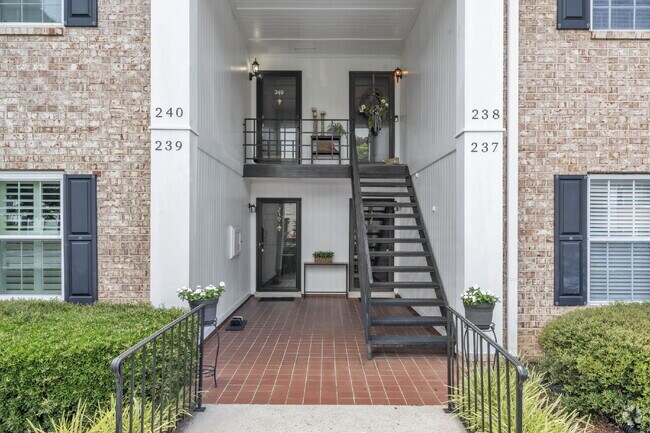 Building Photo - Beautiful 2-Bed, 2-Bath Condo with Elegant... Unit Apt 240