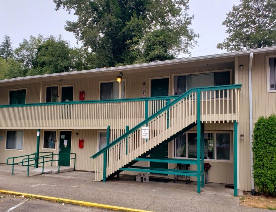Evergreen Apartments - Evergreen Apartments