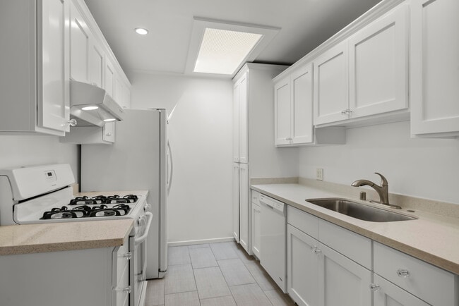 Photo - 2228 Warfield Ave