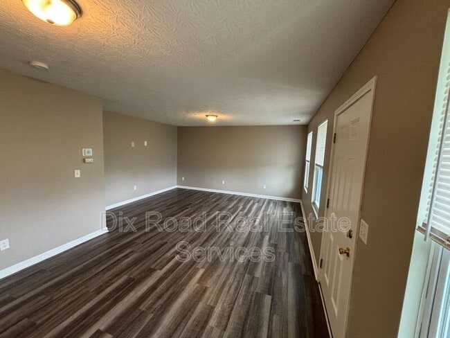 Photo - 424 W Kemper Rd