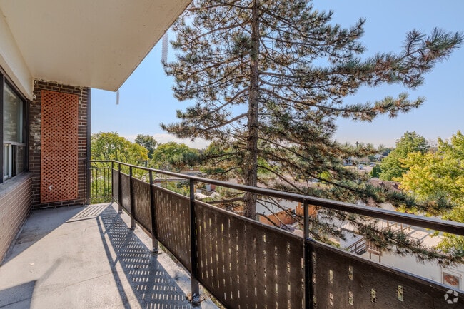 2BR,1BA + Den - 998SF - View - Capri