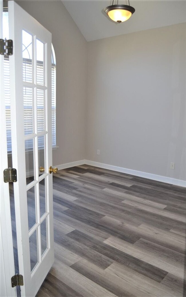Photo - 351 Barnsley Dr