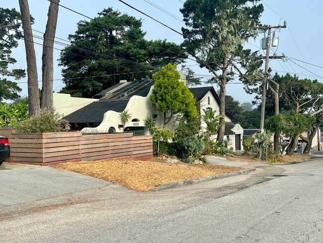 Photo - 671 Taylor St