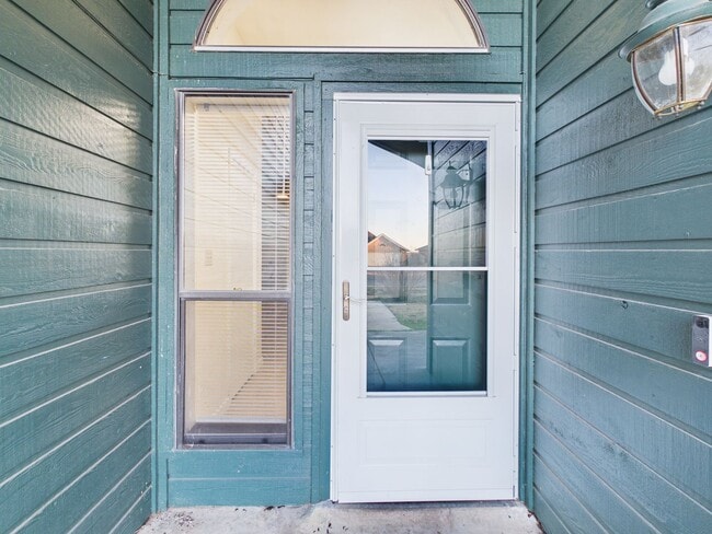 Photo - 3904 SW Parkridge Blvd