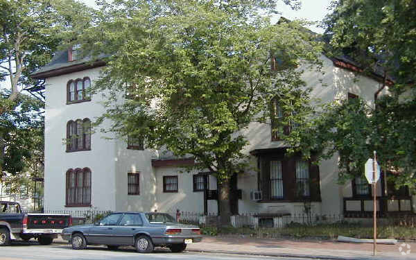 Building Photo - 319-321 N 33rd St Rental