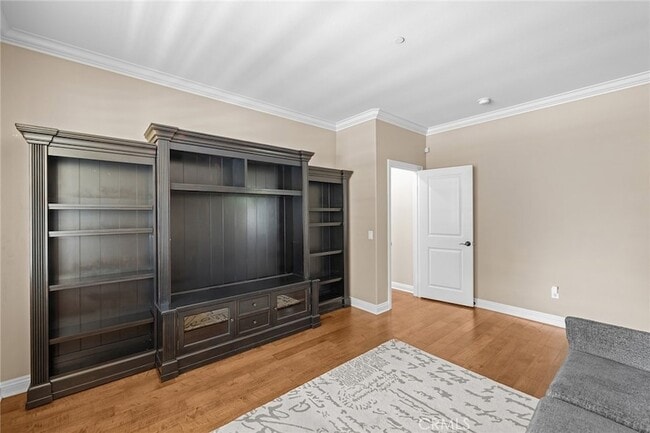 1009 Newhall Terrace