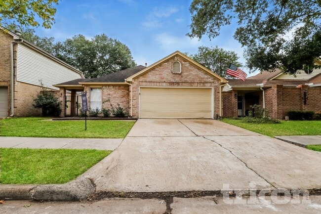Building Photo - 16027 Hidden Acres Dr