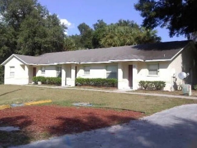 Building Photo - Cluster Oaks