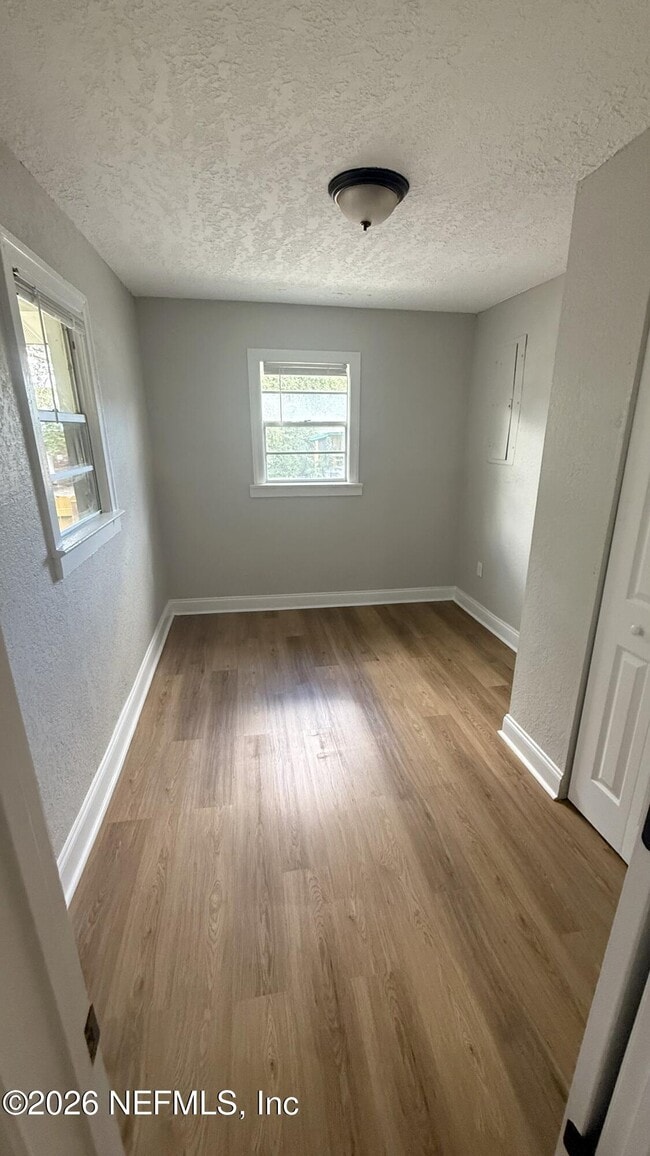 Photo - 1645 W 12th St