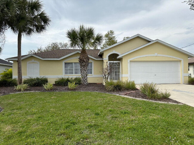 Building Photo - You'll love this charming 3/2/2 home in th...