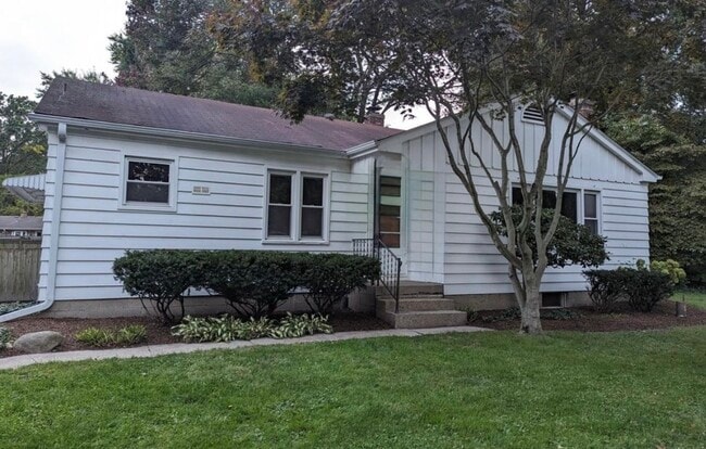Building Photo - 750 Elm Ct