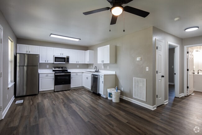 1BR, 1BA - 600SF - Living Room