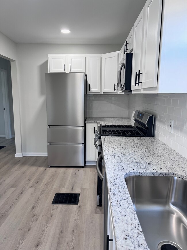 Photo - 170 Rosslyn Ave