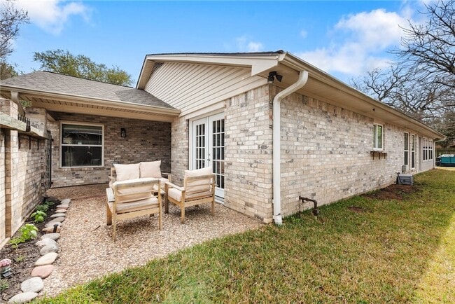 Photo - 2907 Broadmoor Dr